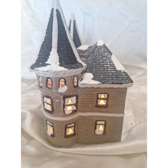 Dept 56 Snow Village “Twin Peaks” 1986 Lighted Building w/ Box- Works Great - Picture 2 of 9